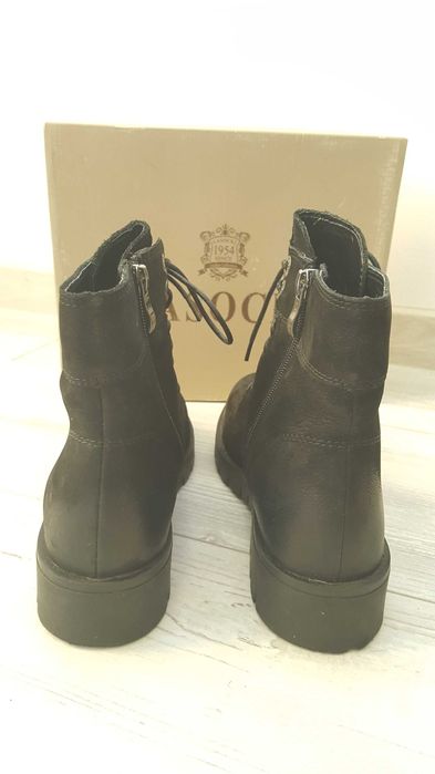 Черни дамски кожени боти Lasocki размер 38 от набук