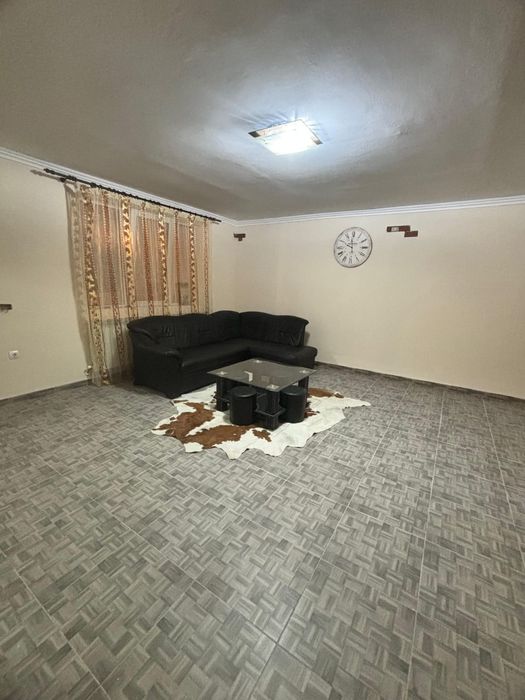 Dau spre inchirie casa,zona Galați, Sat Vânători, 
Două dormitoare 
Do