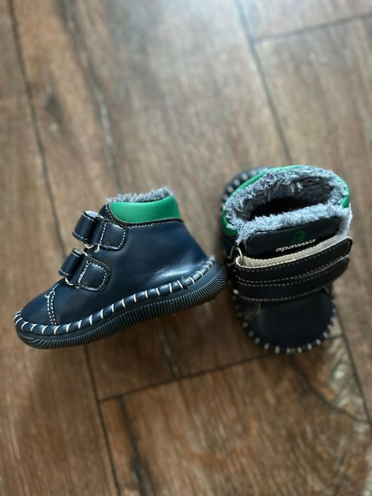 Продам детскую обувь