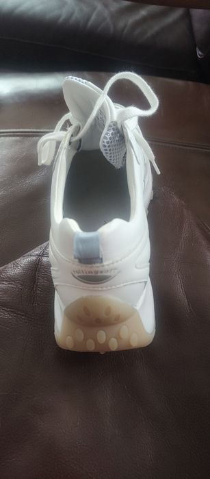 Adidași mărimea 40, noi foarte confortabili