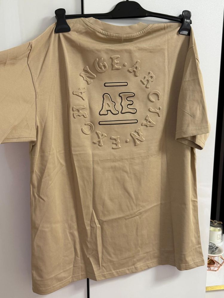 Tricou bej.        .