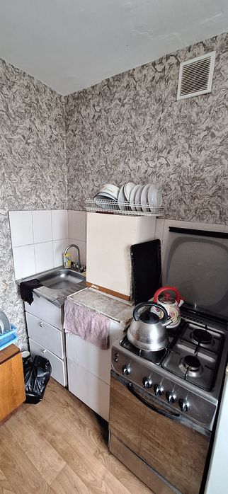 Продам 1 комн., 13 мкр., 4 этаж неугловая.