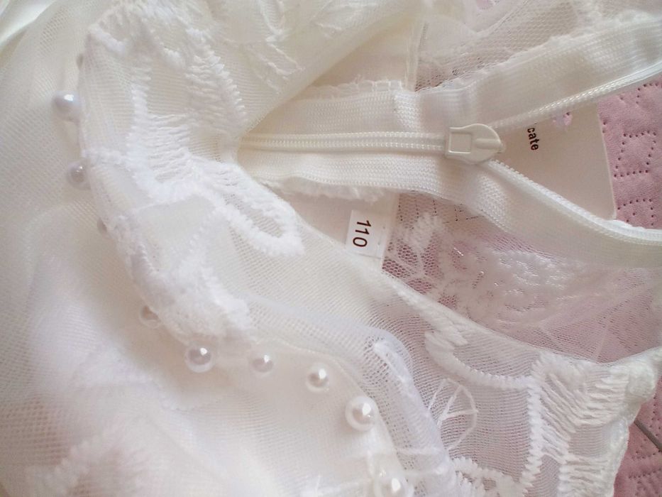 Страхотна нова бяла рокля с перли- 3-4 год 110см