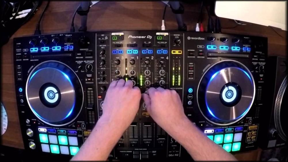 Диджей, Водещ, Дисководещ, Озвучител, DJ,