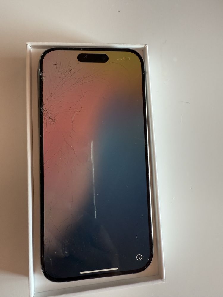 iPhone 15 pro 128GB - пукнат гръб и дисплей