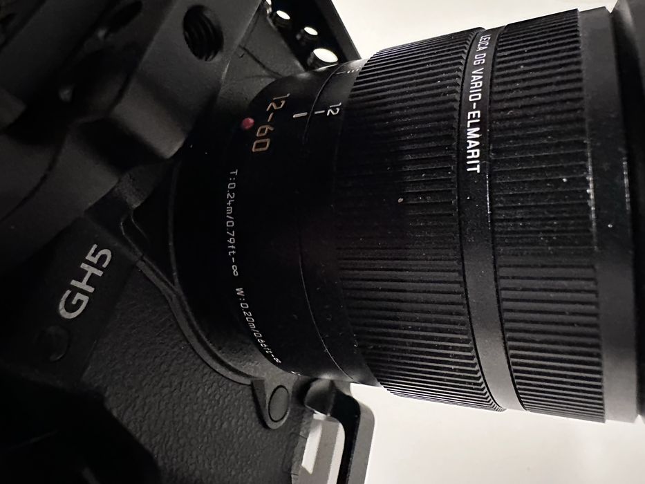 Panasonic GH5 + Lumix 12-60 + baterii + geanta Manfrotto +Smallrig