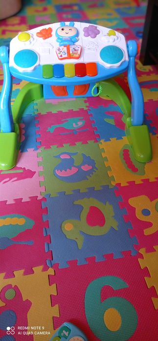 Кукли,плюшени играчки, активна  музикална гимнастика за бебе