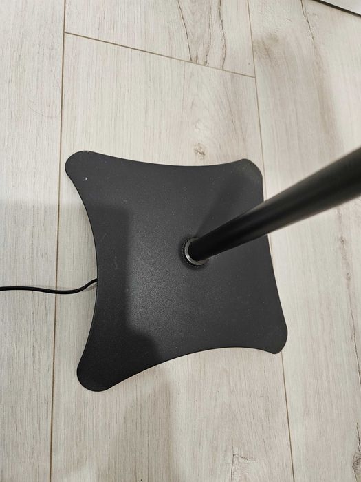 Стойки за съраунд високоговорители