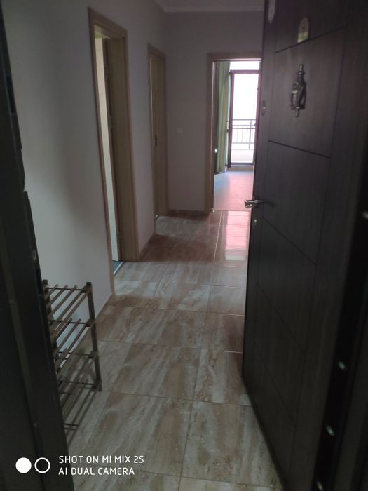 Апартамент тристаен под наем