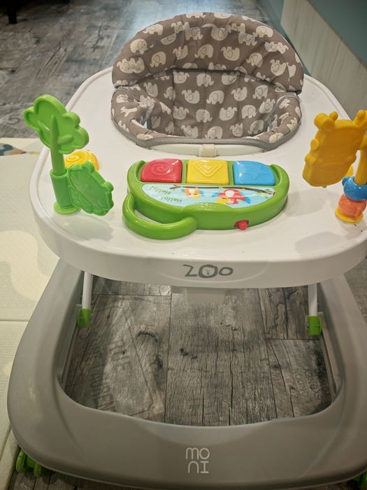 Продавам проходилка Moni Zoo