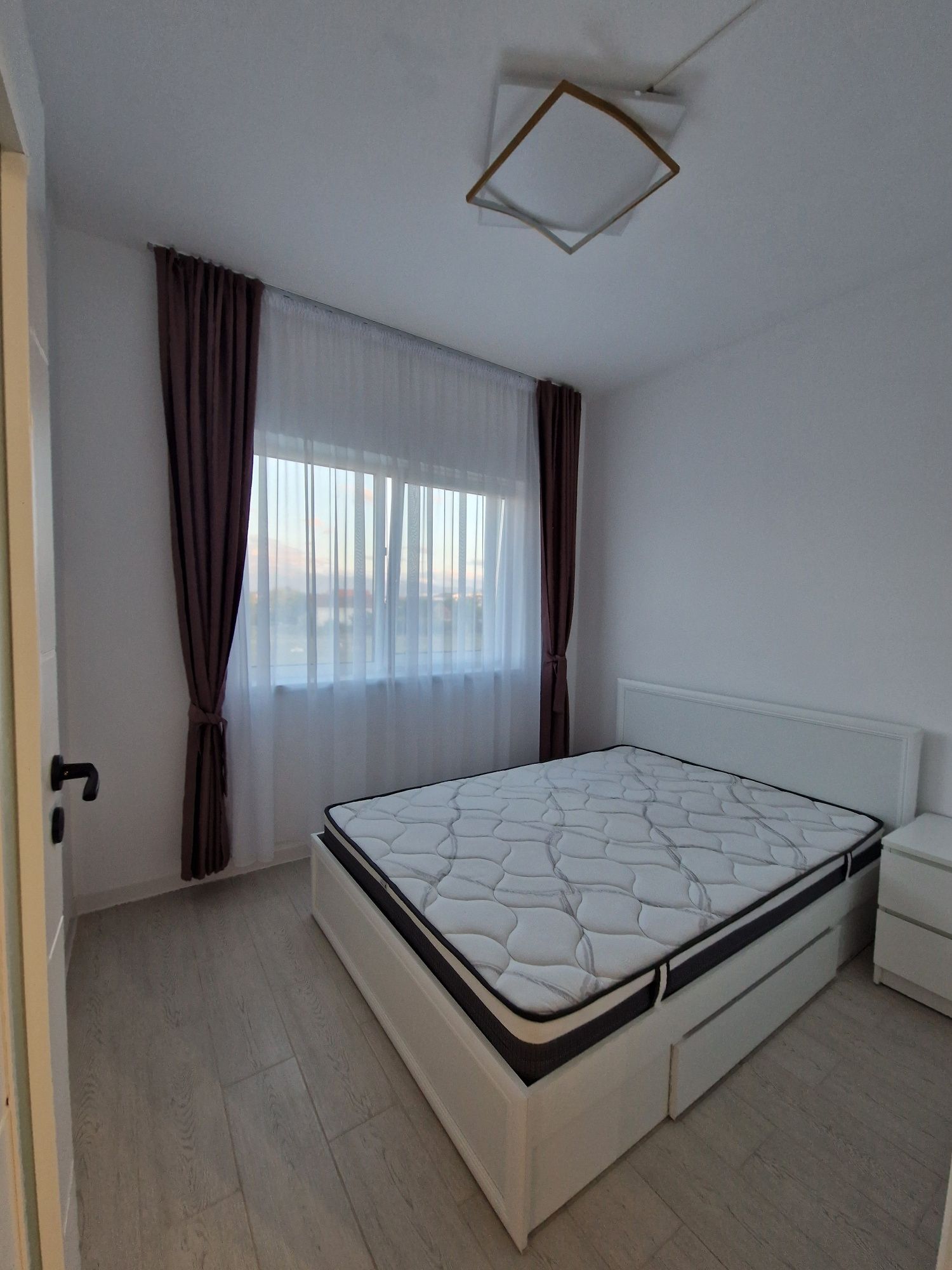 Inchiriez apartament
