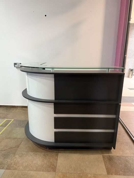 Ъглова рецепция за офис/салон