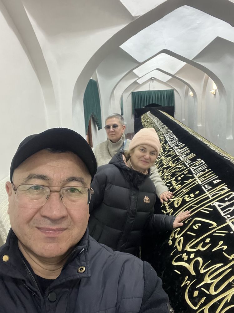 Гид с личном автомобилем.