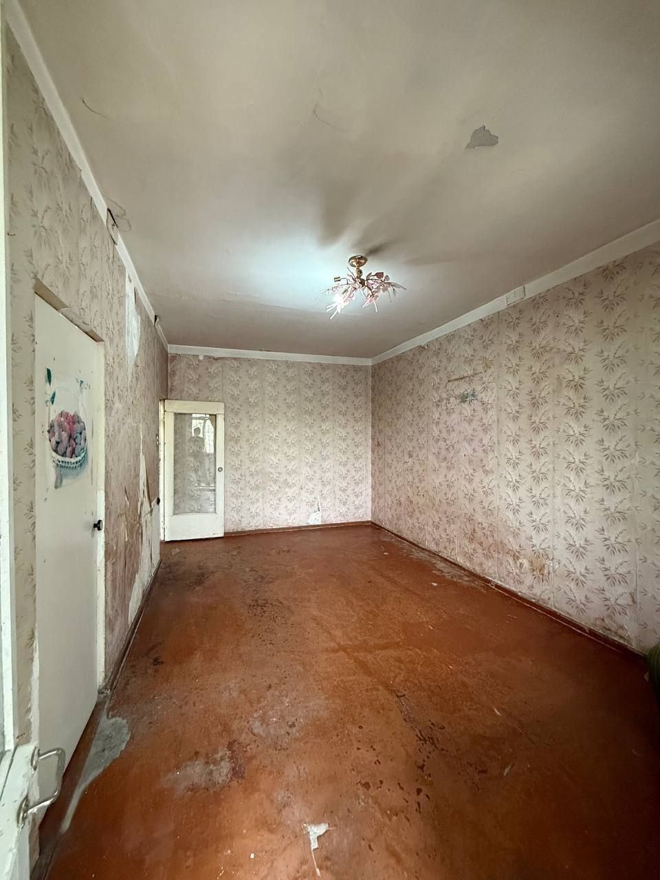 Yunusobod 10 kvartal 1 xona 45² 1 etaj sotiladi