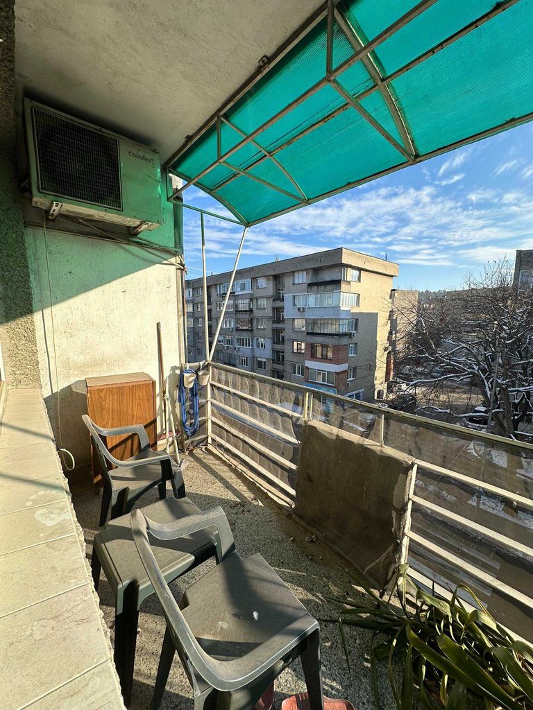 Продава се Тристаен апартамент в Търговище, Център - 70 кв.м за 1297 €/кв.м - Снимка #2