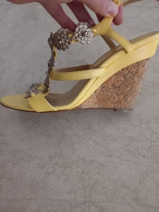 Sandale galbene chanel