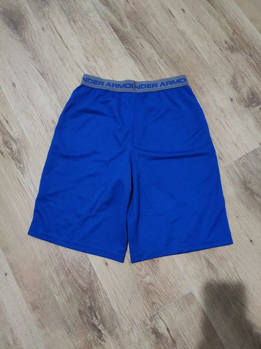 Pantaloni scurți Under Armour mărimea 14 ani sau S