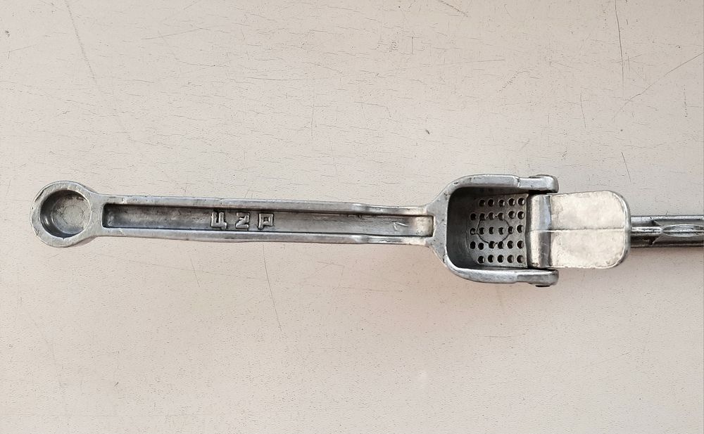 Чеснокодавка советская