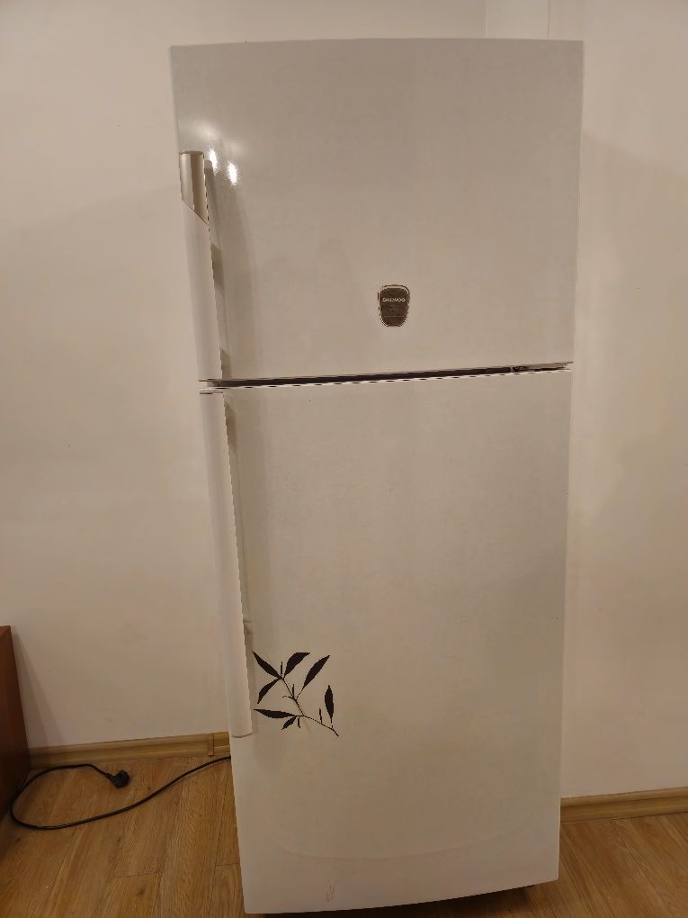 Vând frigider Daewoo no frost 366 litri
