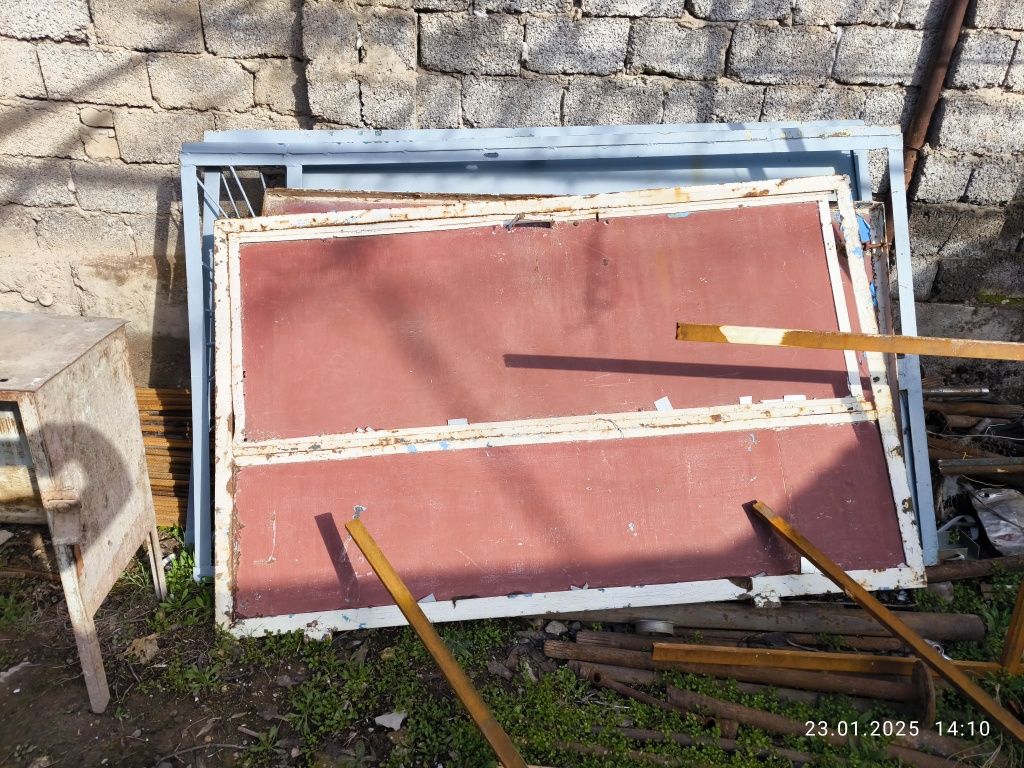 Лист ва дарвоза сотилади