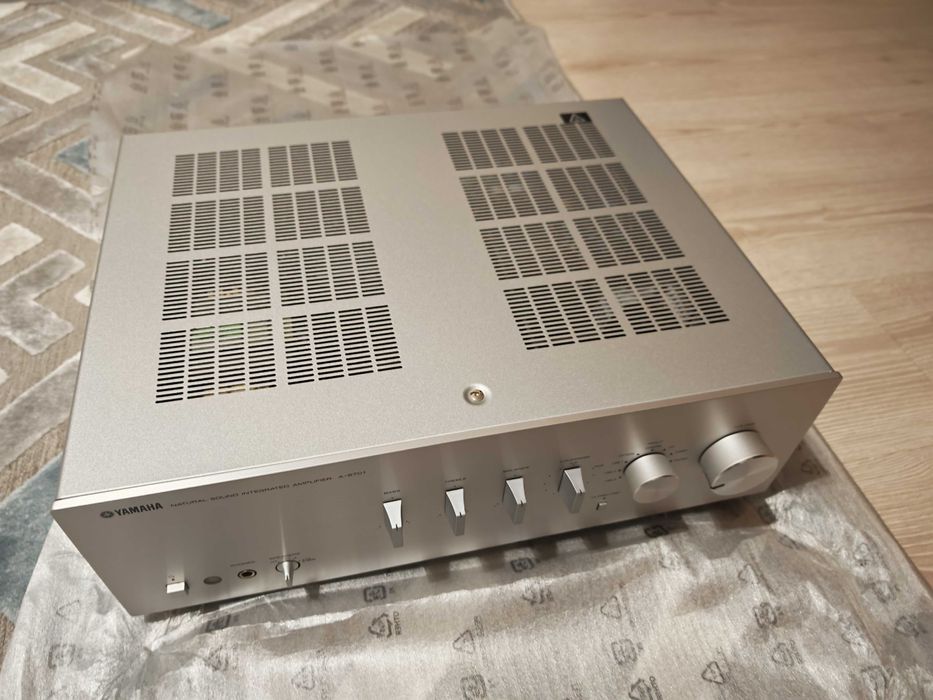 Vând amplificator Yamaha A-S701
