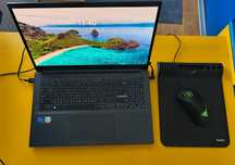 Laptop Asus Vivobook 15 pro OLED cu mouse pad și mouse Razer