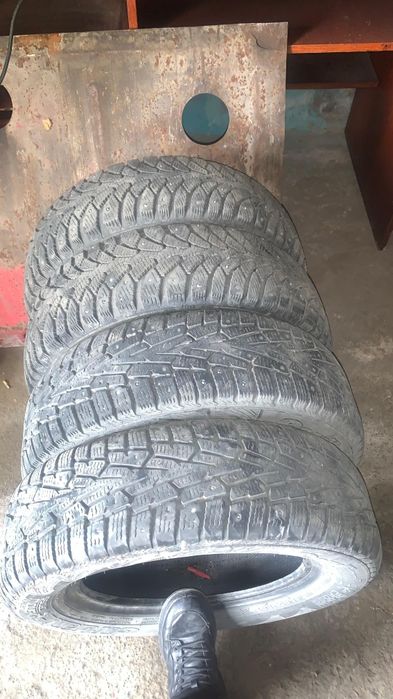 Продан шины 2в хорошем состояние 2средний