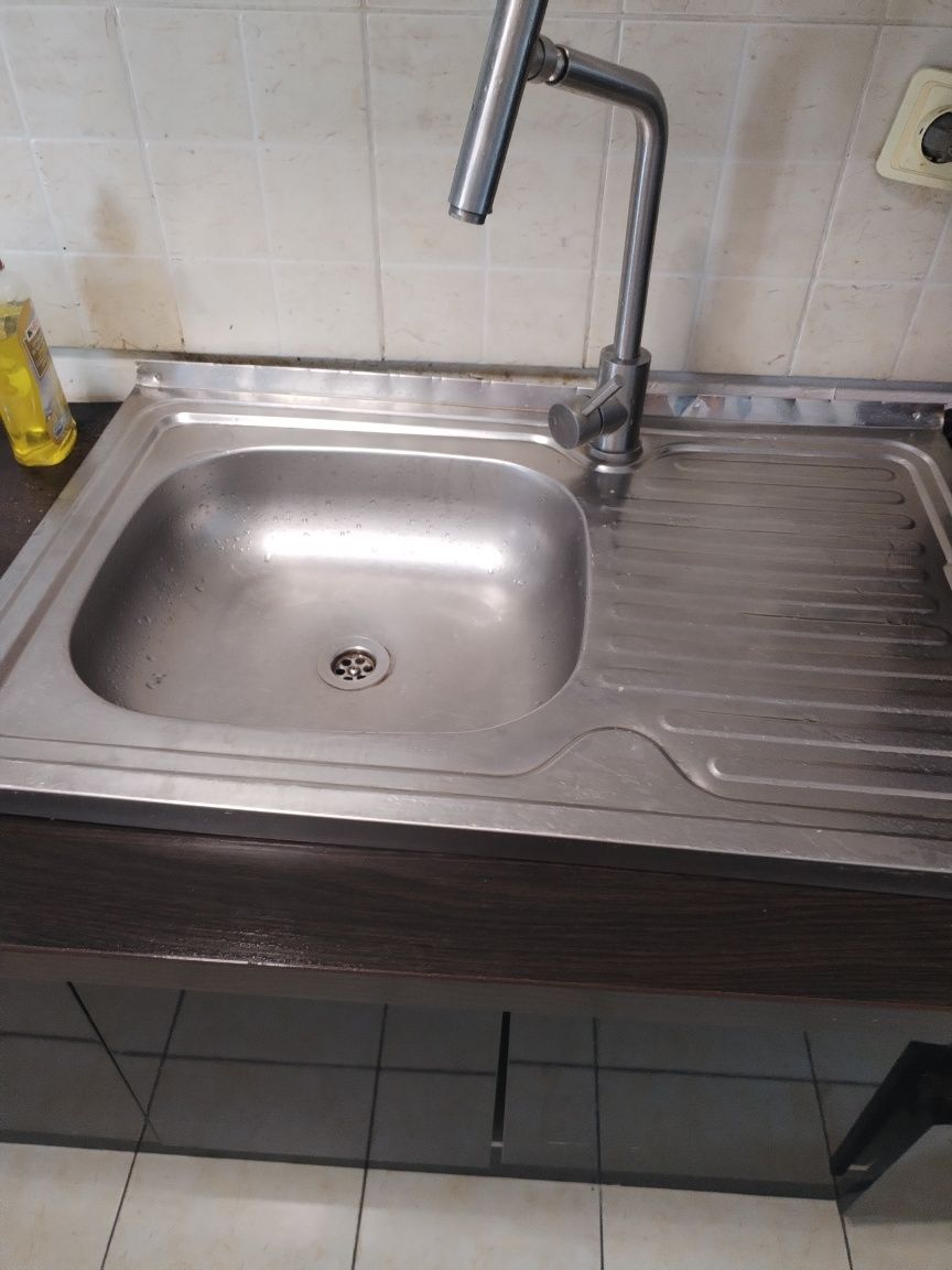Chiuveta cu baterie de bucătărie