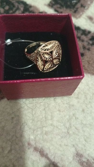 Продается кольцо из золота