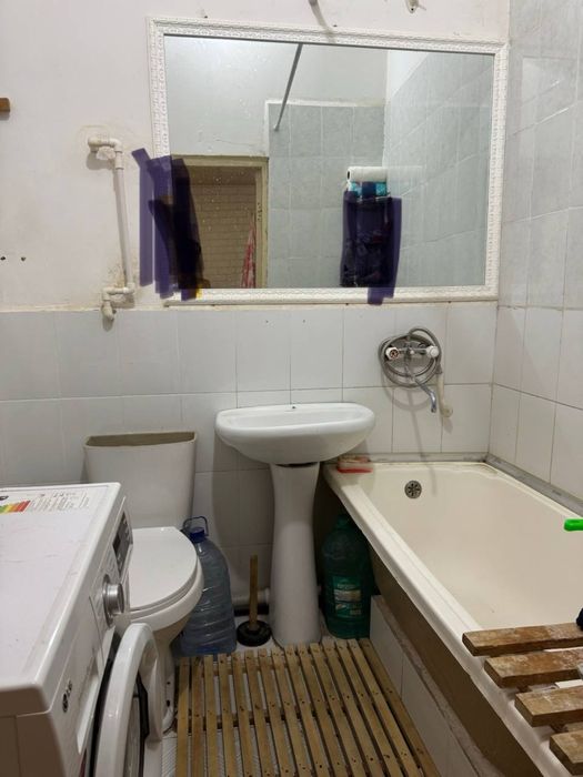 Камолот уйлари 2 ком 3 этаж..