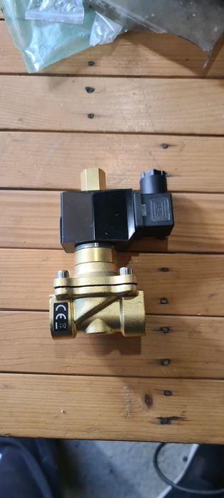Valvă electrică 220v pe filet 3/4
