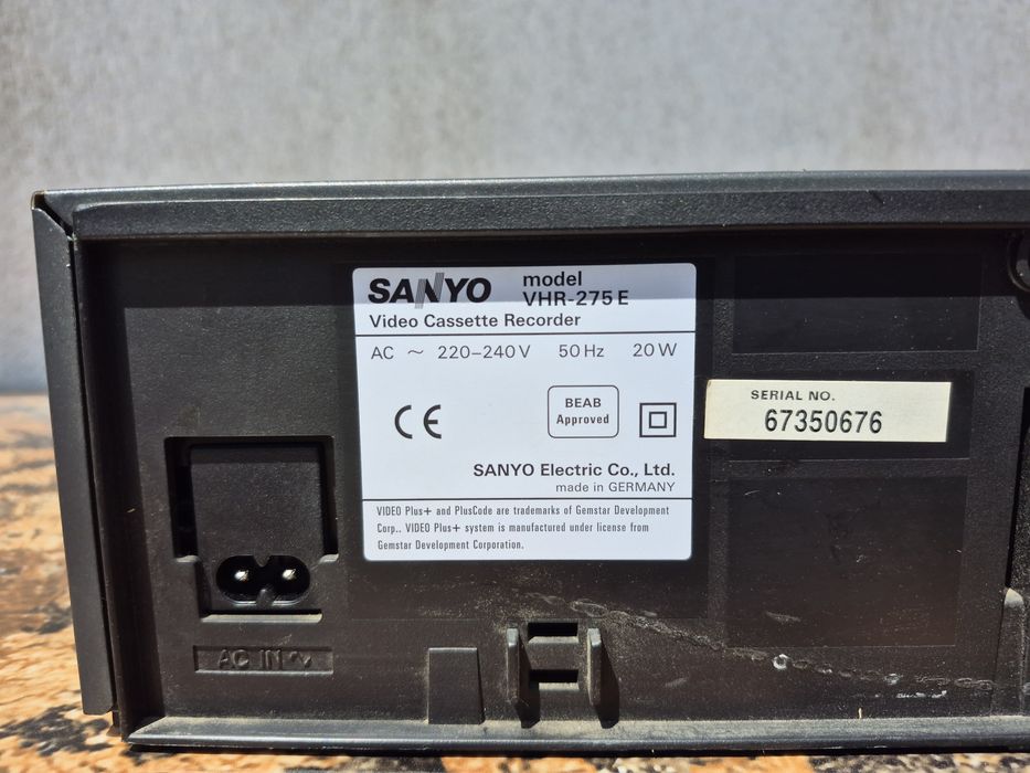 Vand video marca Sanyo model VHR 275E , made in japan

- HQ

- AC/DC