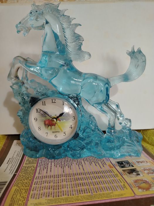 Сувенирные часы с будильником