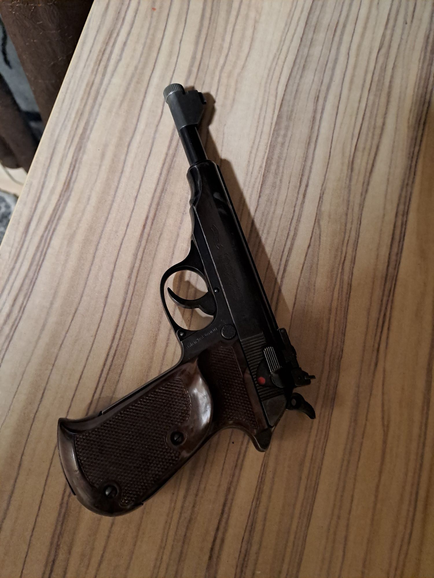 Vând pistol de colectie cal 22LR