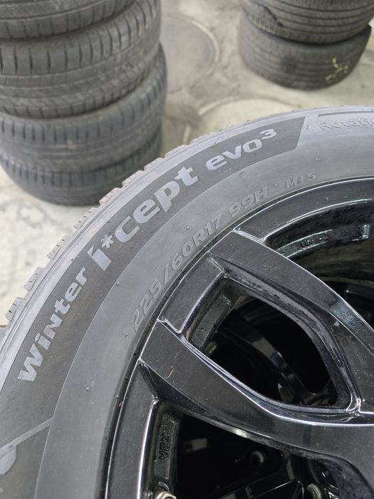 2 Броя 225/60/17 Hankook 8mm 22dot
