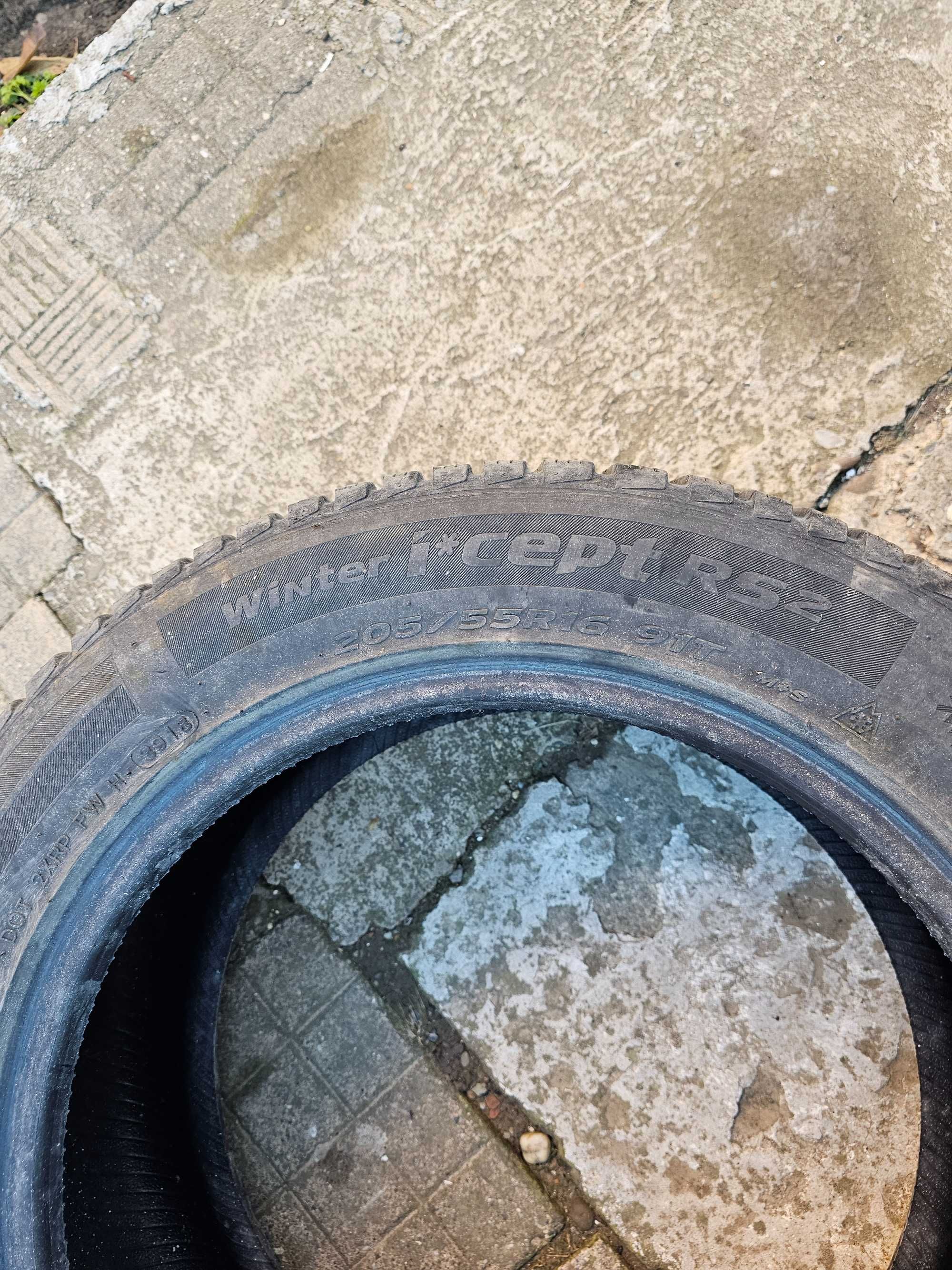 Vând set de  4 pneuri Hankook 205/55/R16 91T M+S !