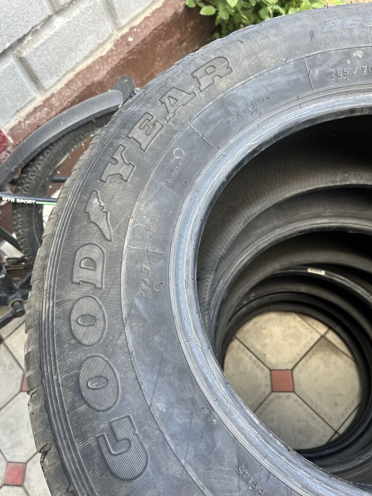 Продается всесезонные шины, размером 265/70/R16
