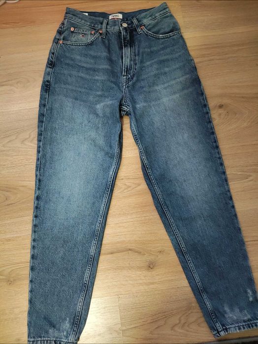 Vând blugi noi Tommy Jeans