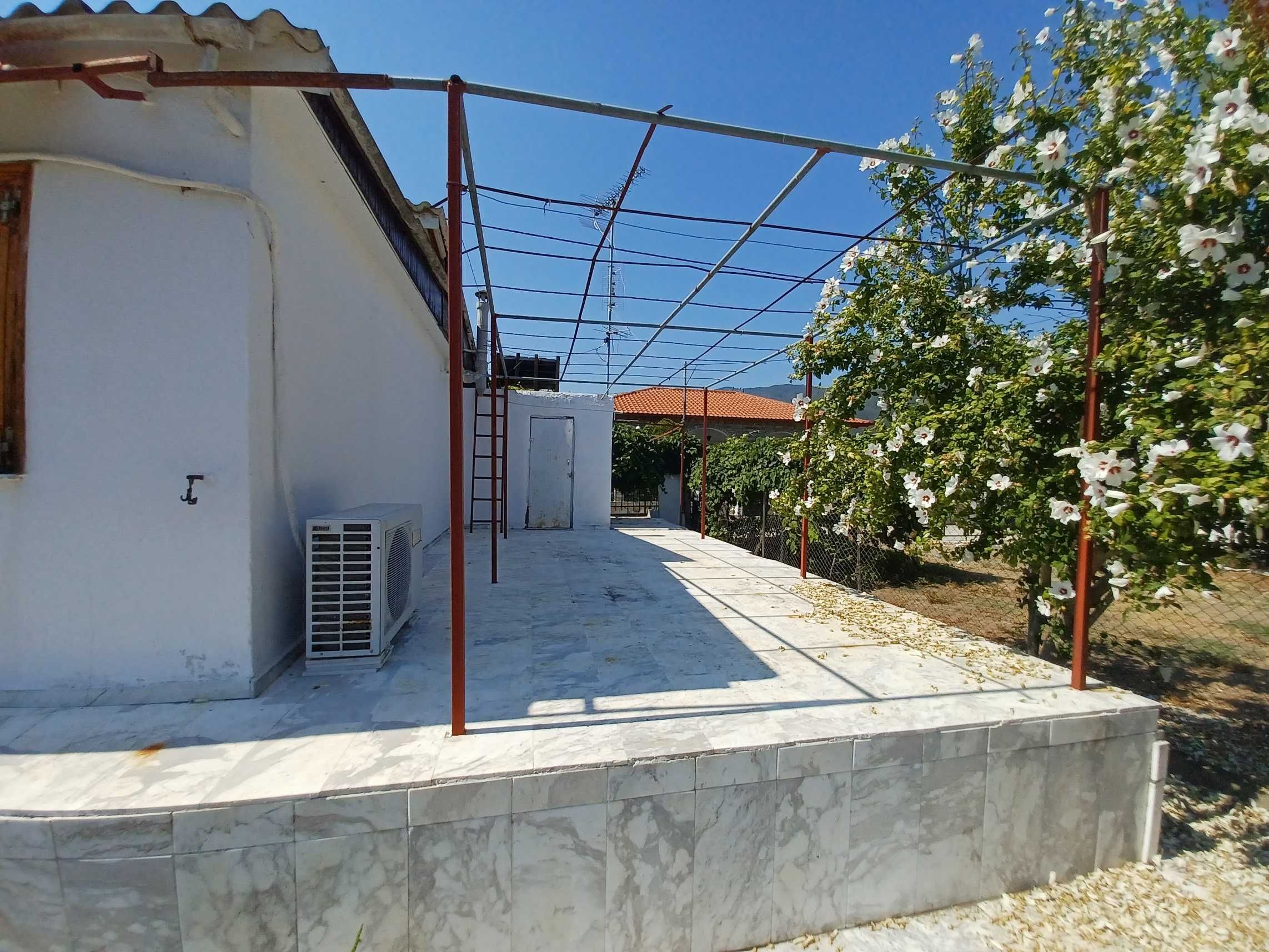 Продава къща 60 м2 с двор 420 м2 в Аспровалта, Гърция