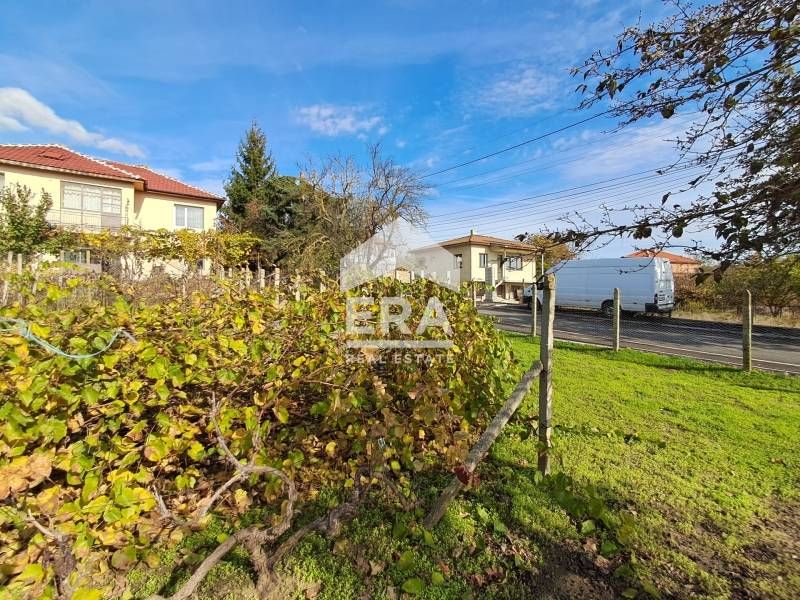 Урегулиран поземлен имот за продажба, с влязъл в сила ПУП и ПРЗ, в сел