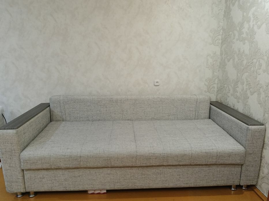 Продам диван б/у 2 года  в отличном  состоянии