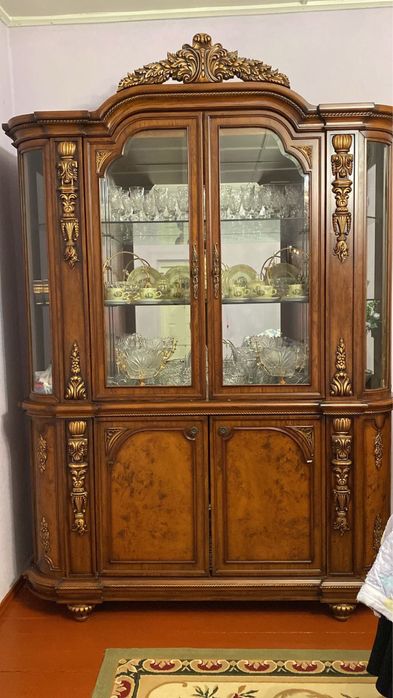Мебель в зал, горка комод