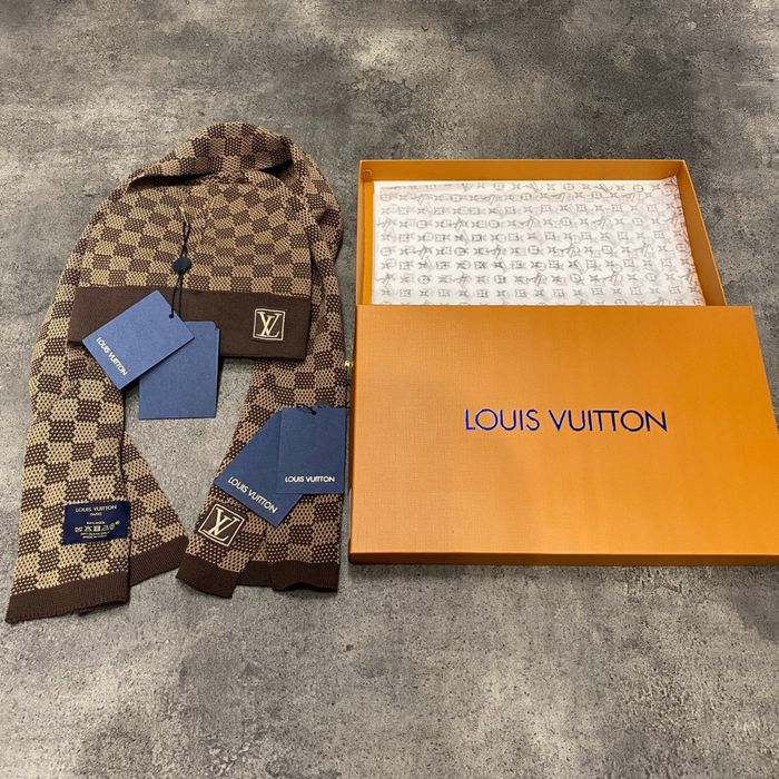 Caciula & Fular. Set-LV. Full box. Premium/TopQuality