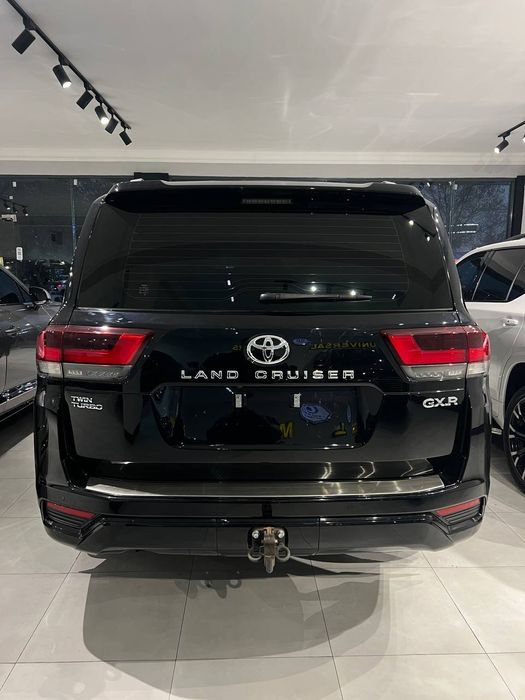 Toyota Land Cruiser 300