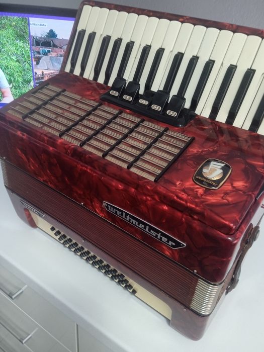 Vând acordeon Weltmaister Stella 48 basi