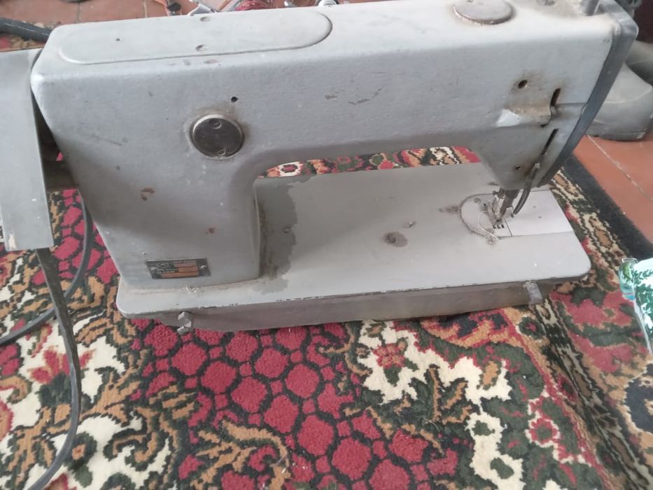 Продам швейную машину 1022 класса в отличном состоянии