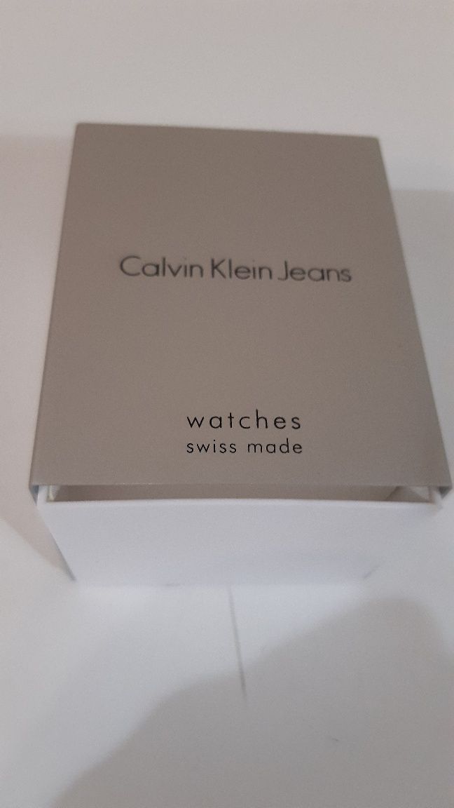 Нов Calvin Klein