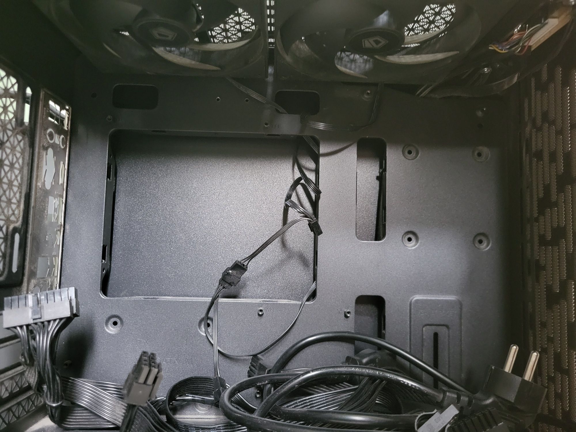 Продаю корпус (кейс), блок питания (msi 650 w) и башню для процессора