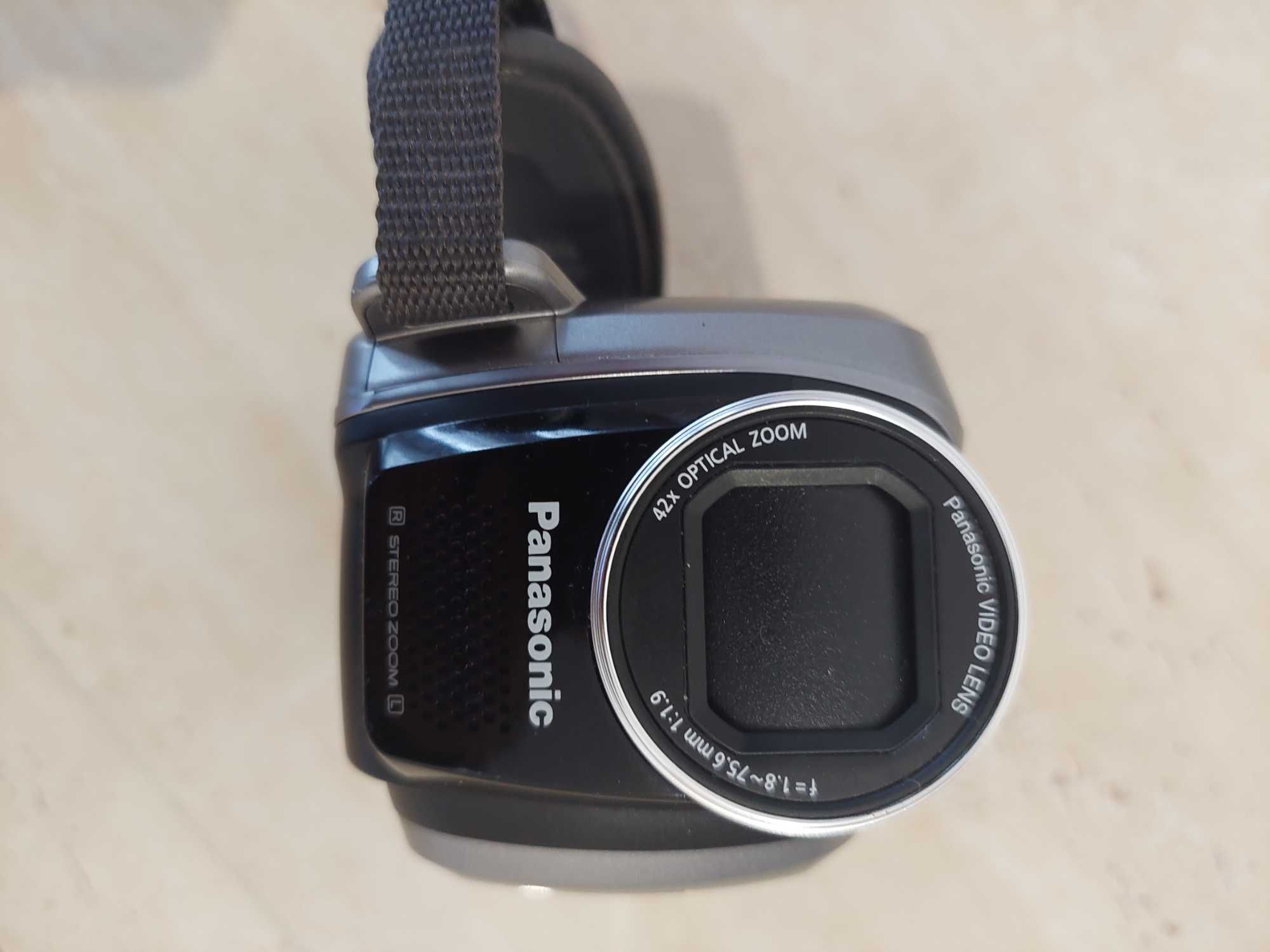 Vand/ofer la schimb-camera Panasonic SDR-H40,HDD40GB,-stare perfecta.