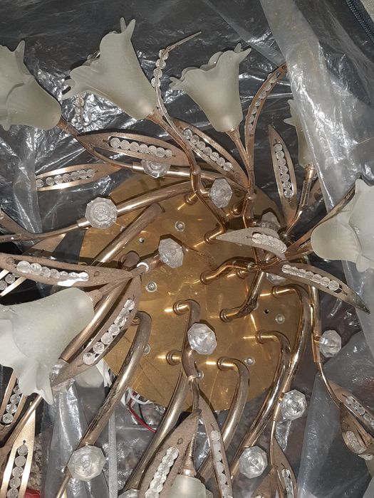 Люстра с цветами